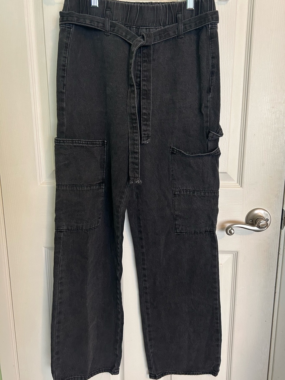 Forever 21 Women’s Black Cargo Jeans with Utility Pockets